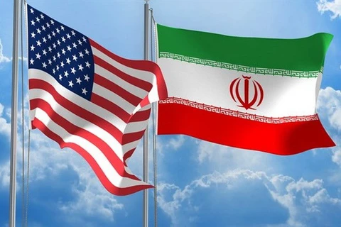 Cờ Mỹ và Iran. (Nguồn: israelnationalnews)