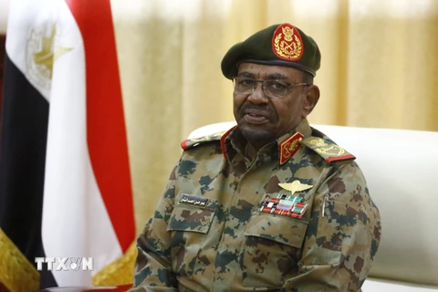 Tổng thống Sudan Omar al-Bashir phát biểu tại Khartoum ngày 24/2/2019. (Ảnh: AFP/TTXVN)