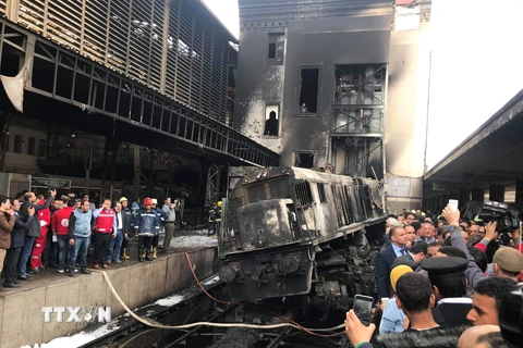 Hiện trường vụ hỏa hoạn tại nhà ga Ramsis ở Cairo, Ai Cập, ngày 27/2/2019. (Ảnh: THX/TTXVN)