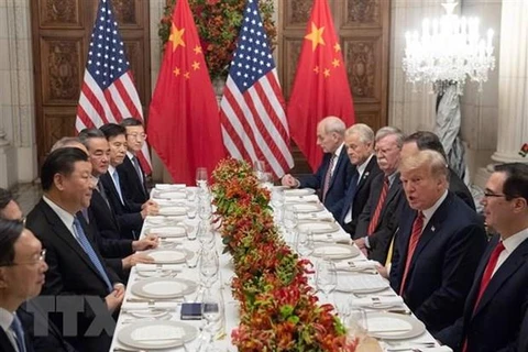 Tổng thống Mỹ Donald Trump (thứ 2, phải) hội đàm với Chủ tịch Trung Quốc Tập Cận Bình (thứ 3, trái) tại Buenos Aires, Argentina ngày 1/12/2018. (Ảnh: AFP/TTXVN)
