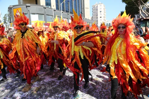 Người dân trong trang phục đặc sắc tham gia lễ hội Carnival ở Limassol, Cộng hòa Cyprus, ngày 10/3/2019. (Ảnh: THX/TTXVN) 