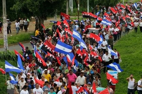 Người dân Nicaragua tham gia cuộc tuần hành vì an ninh và hòa bình tại Managua. (Nguồn: AFP/TTXVN)