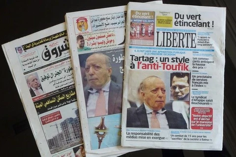 Ông Athmane Tartag trên các mặt báo của Algeria. (Ảnh: AFP)