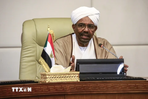 Ảnh (tư liệu): Tổng thống Sudan Omar al-Bashir phát biểu trong cuộc họp nội các ở thủ đô Khartoum ngày 14/3/2019. (Ảnh: AFP/TTXVN)