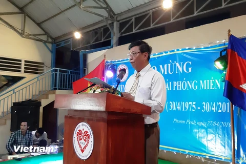 Chủ tịch chi Hội Khmer-Việt Nam tại thủ đô Phnom Penh Huỳnh Minh Phú ôn lại truyền thống đấu tranh cách mạng vẻ vang của dân tộc. (Ảnh: Trần Long/Vietnam+)