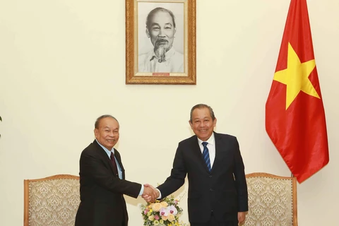 Phó Thủ tướng Thường trực Chính phủ Trương Hòa Bình tiếp ông Him Chhem, Bộ trưởng cao cấp kiêm Bộ trưởng Bộ Lễ nghi và Tôn giáo Campuchia. (Ảnh: Doãn Tấn/TTXVN)