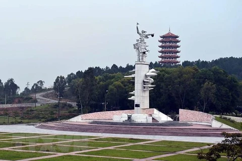 Khu tượng đài chiến thắng tại Ngã ba Đồng Lộc. (Nguồn: TTXVN)