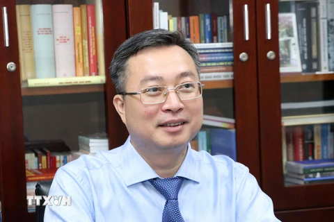 Phó trưởng Ban Tuyên giáo Trung ương Bùi Trường Giang trả lời phỏng vấn của TTXVN. (Ảnh: Văn Điệp/TTXVN)