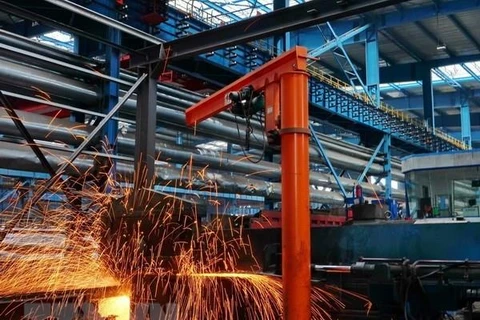 Dây chuyền sản xuất thép tại Trung Quốc. (Ảnh: THX/TTXVN)