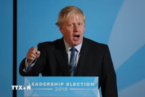 Cựu Ngoại trưởng Anh Boris Johnson phát biểu trong cuộc vận động tranh cử ở Bedfordshire ngày 13/7. (Ảnh: AFP/TTXVN)