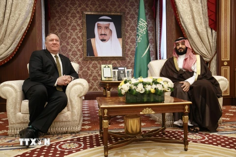 Ảnh (tư liệu): Thái tử Saudi Arabia Mohammed bin Salman (phải) và Ngoại trưởng Mỹ Mike Pompeo trong cuộc gặp tại Jeddah ngày 24/6/2019. (Ảnh: AFP/ TTXVN)