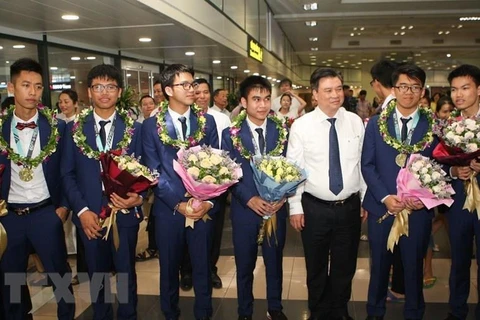 Với thành tích 2 vàng, 4 bạc, đoàn Việt Nam xếp thứ 7 trong số 110 quốc gia, vùng lãnh thổ dự thi Olympic Toán học. (Ảnh: Thanh Tùng/TTXVN)