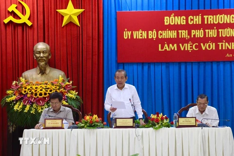 Phó Thủ tướng Thường trực Trương Hòa Bình phát biểu chỉ đạo tại buổi làm việc với lãnh đạo tỉnh An Giang. (Ảnh: Thanh Sang/TTXVN)