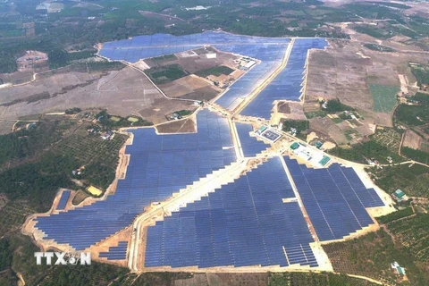 Toàn cảnh Nhà máy điện mặt trời Cư Jút. (Ảnh: Ngọc Minh/TTXVN)
