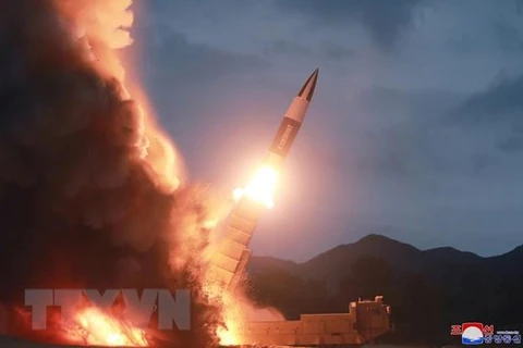 Một vụ phóng thử vũ khí kiểu mới của Triều Tiên ngày 10/8/2019. (Nguồn: THX/TTXVN)