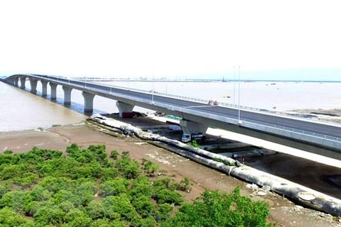 Cầu Tân Vũ-Lạch Huyện, cây cầu vượt biển dài nhất Đông Nam Á thông thương tuyến đường huyết mạch của cả nước với huyện đảoCát Hải. (Ảnh: Huy Hùng/TTXVN)