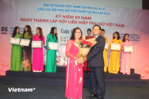 Những đóng góp của chị Trần Thị Trang được Đại sứ quán Việt Nam tại Malaysia ghi nhận. (Ảnh: Hoàng Nhương/Vietnam+)