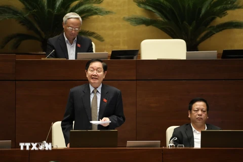 Bộ trưởng Bộ Nội vụ Lê Vĩnh Tân phát biểu làm rõ một số vấn đề đại biểu Quốc hội nêu. (Ảnh: Văn Điệp/TTXVN)