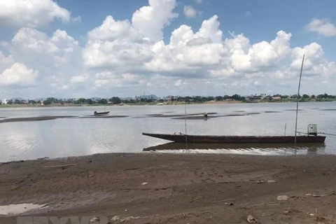 Mực nước sông Mekong tại tỉnh Nakhon Phanom, Thái Lan. (Ảnh: Ngọc Quang/TTXVN)