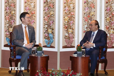 Thủ tướng Chính phủ Nguyễn Xuân Phúc tiếp Phó Chủ tịch Tập đoàn Samsung Lee Jae-yong. (Ảnh: Thống Nhất/TTXVN)