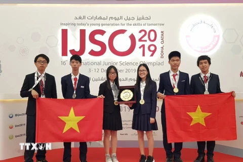 Đoàn học sinh Việt Nam tại lễ bế mạc và trao giải Kỳ thi Olympic Khoa học trẻ quốc tế IJSO 2019. (Nguồn: TTXVN)