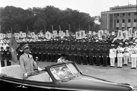 Đại tướng Võ Nguyên Giáp, Tổng Tư lệnh Quân đội Nhân dân Việt Nam tại Lễ duyệt binh trên Quảng trường Ba Đình, Hà Nội. (Ảnh: Thế Trung/TTXVN)