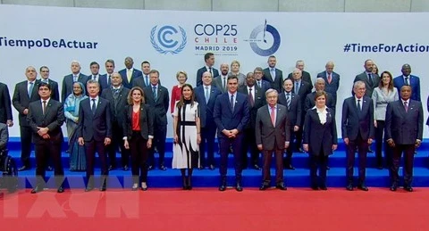 Đại diện các quốc gia chụp ảnh chung tại Hội nghị lần thứ 25 các bên tham gia Công ước khung của Liên hợp quốc về biến đổi khí hậu (COP 25), Madrid của Tây Ban Nha, ngày 2/12. (Ảnh: THX/TTXVN)