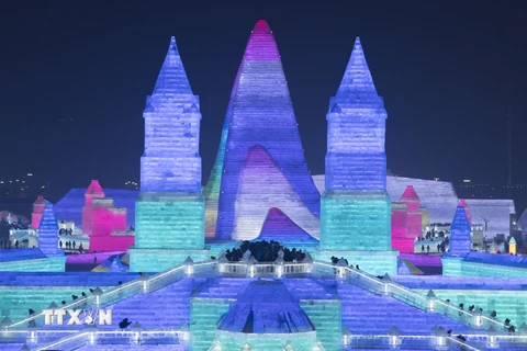 Thế giới băng tuyết Cáp Nhĩ Tân ở tỉnh Hắc Long Giang, Đông Bắc Trung Quốc mở cửa đón khách du lịch ngày 23/12/2019. (Ảnh: THX/TTXVN)