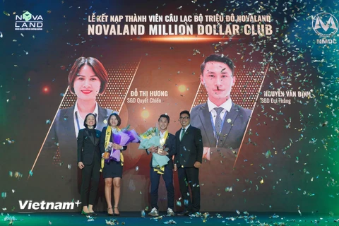 Hai thành viên đầu tiên của Câu lạc bộ triệu đô Novaland. (Nguồn: Vietnam+)