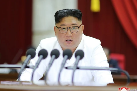 Nhà lãnh đạo Triều Tiên Kim Jong-un chủ trì phiên họp ngày thứ 2 trong kỳ họp toàn thể lần thứ 5 Ủy ban Trung ương đảng Lao động Triều Tiên khóa VII ở thủ đô Bình Nhưỡng ngày 29/12/2019. (Nguồn: Yonhap/TTXVN) 
