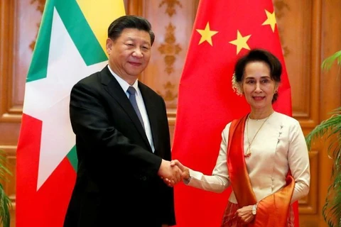 Chủ tịch Trung Quốc Tập Cận Bình và Cố vấn Nhà nước Myanmar Aung San Suu Kyi. (Ảnh: Reuters)