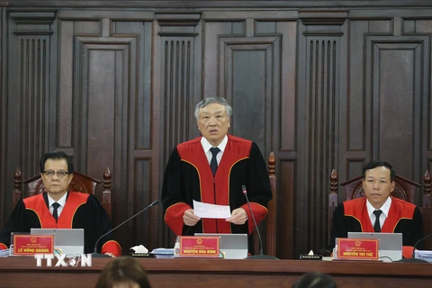Chánh án Tòa án nhân dân Tối cao Nguyễn Hòa Bình làm Chủ tọa phiên tòa phát biểu khai mạc. (Ảnh: Doãn Tấn/TTXVN)