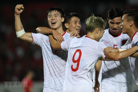 Tuyển Việt Nam ăn mừng ở trận thắng Indonesia tại vòng loại World Cup 2022. (Ảnh: Hoàng Linh/TTXVN)
