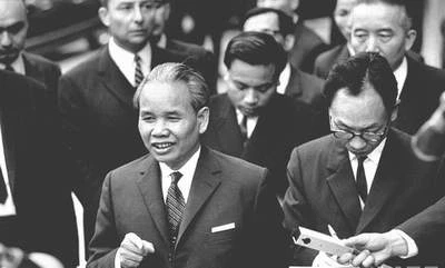 Bộ trưởng Ngoại giao Xuân Thủy (người đang phát biểu) - Trưởng đoàn Việt Nam đàm phán tại Paris năm 1968. (Ảnh tư liệu:btlsqsvn.org.vn)