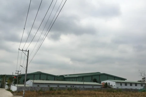 Hàng loạt doanh nghiệp xây dựng nhà máy, kho xưởng quy mô lớn trên đất rừng tại khu quy hoạch cụm công nghiệp Phước Tân. (Ảnh: Sỹ Tuyên/TTXVN)