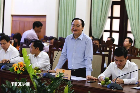 Bộ trưởng Bộ Giáo dục và Đào tạo Phùng Xuân Nhạ phát biểu tại buổi làm việc. (Ảnh: Tường Vi/TTXVN)