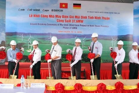 Lễ khởi công Nhà máy điện gió Mũi Dinh. (Ảnh: Công Thử/TTXVN)