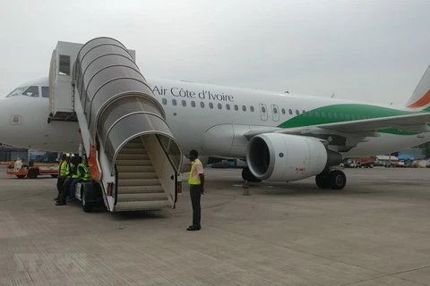 Máy bay của hãng hàng không Air Côte d'Ivoire tại sân bay quốc tế Félix-Houphouët-Boigny, Côte d'Ivoire. (Nguồn: TTXVN)