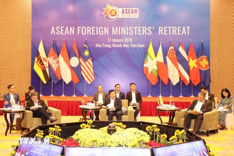 Ngày 17/1/2020, tại Nha Trang, Khánh Hòa, Phó Thủ tướng, Bộ trưởng Bộ Ngoại giao Phạm Bình Minh chủ trì Hội nghị hẹp Bộ trưởng Ngoại giao ASEAN (AMM Retreat). (Ảnh: Tiên Minh/TTXVN) 