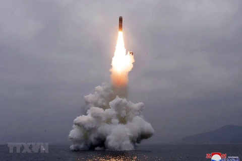 Một vụ thử tên lửa của Triều Tiên ở ngoài khơi vịnh Wonsan ngày 2/10/2019. (Nguồn: AFP/TTXVN)