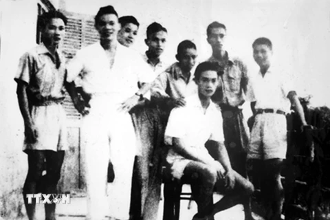 Đội trinh sát - Sở Công an Bắc Bộ điều tra khám phá vụ án số 7 phố Ôn Như Hầu, Hà Nội ngày 12/7/1946. (Ảnh: Tư liệu/TTXVN) 