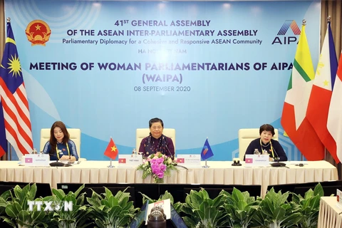 Phó Chủ tịch Thường trực Quốc hội Tòng Thị Phóng, Trưởng Ban tổ chức AIPA 41 chủ trì Hội nghị Nữ nghị sỹ AIPA (WAIPA). (Ảnh: Trọng Đức/TTXVN)