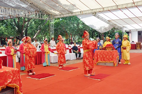 Thực hiện nghi lễ tế tại lễ hội đền An Sinh 2018. (Nguồn: baoquangninh.com.vn)