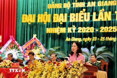 Bà Võ Thị Ánh Xuân, Bí thư Tỉnh ủy An Giang khóa XI, nhiệm kỳ 2020-2025 phát biểu bế mạc đại hội. (Ảnh: Thanh Sang/TTXVN)