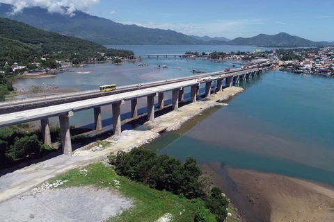 Cầu Hải Vân 2, cây cầu dài nhất trên tuyến đã thi công được 23/25 nhịp. (Ảnh: Huy Hùng/TTXVN) 