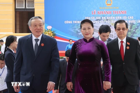 Chủ tịch Quốc hội Nguyễn Thị Kim Ngân và các đại biểu tại Lễ khánh thành Trụ sở Tòa án nhân dân tối cao. (Ảnh: Trọng Đức/TTXVN) 