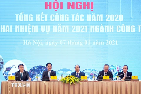 Thủ tướng Nguyễn Xuân Phúc dự và chỉ đạo hội nghị. (Ảnh: Thống Nhất/TTXVN)