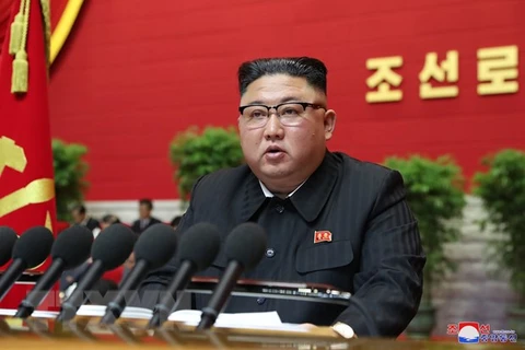 Chủ tịch Đảng Lao động Triều Tiên, Chủ tịch Ủy ban Quốc vụ Cộng hòa Dân chủ Nhân dân Triều Tiên, nhà lãnh đạo Kim Jong-un đọc báo cáo khai mạc Đại hội đại biểu toàn quốc Đảng Lao động Triều Tiên khóa VIII, tại Bình Nhưỡng ngày 5/1/2021. (Ảnh: KCNA/TTXVN) 