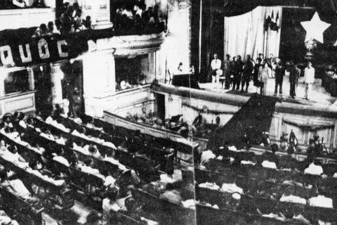  Quốc hội khóa I họp tại Nhà hát Lớn (Hà Nội), thảo luận và thông qua Hiến pháp 1946 (2/3/1946). (Ảnh: Tư liệu/TTXVN)