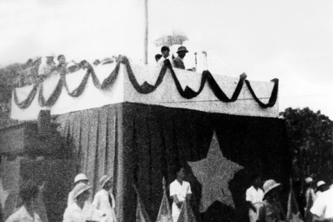 Ngày 2/9/1945, tại Quảng trường Ba Đình lịch sử, Chủ tịch Hồ Chí Minh đọc Tuyên ngôn Độc lập, khai sinh nước Việt Nam Dân chủ Cộng hòa. (Ảnh: Nguyễn Bá Khoản/Tư liệu TTXVN)